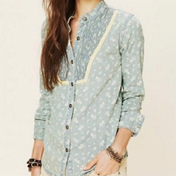 💙$98 TODAY ONLY!❤️Free People chambray Top - Picture 1 of 5